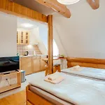 Jánošíkova Valaška Hills Pensión 3*